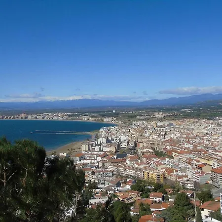 Avec Piscine Et Vue Panoramique * Roses