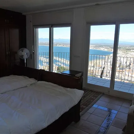 Avec Piscine Et Vue Panoramique * Roses